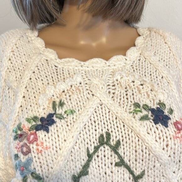 VTG American Weekend M Ivory Floral Embroidered Cable Knit Sweater Cottage Core - Picture 3 of 9